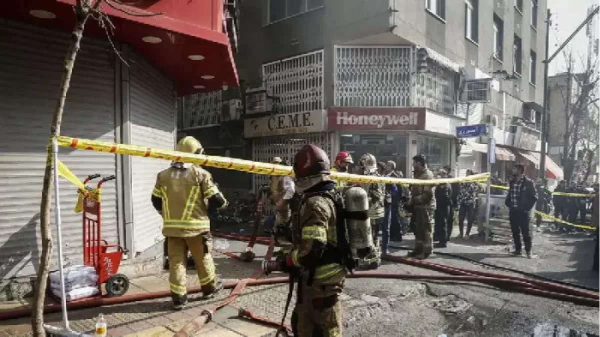 شهادت یک آتش‌نشان در حادثه حریق ساختمان اداری - تجاری در خیابان بهار
